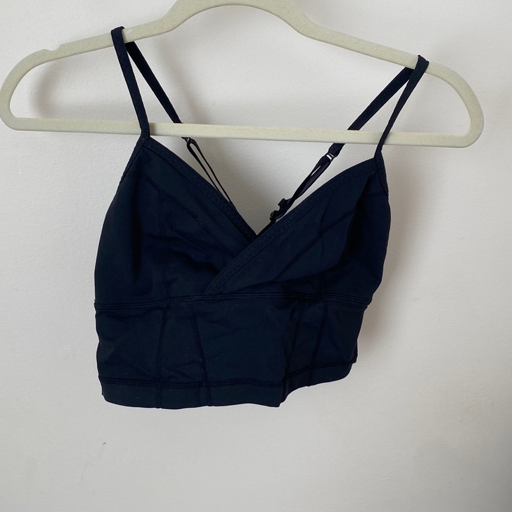 Lululemon crop top. Adjustable straps and a shelf bra
